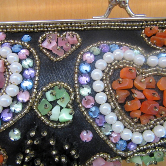 Black satin beaded hearts evening handbag clutch - Picture 6 of 7